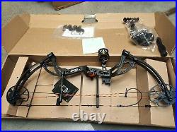 BEAR ARCHERY CRUZER G3 RTH RH 70LB SHADOW Compound Bow Open Box