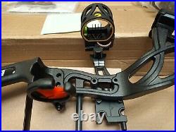 BEAR ARCHERY CRUZER G3 RTH RH 70LB SHADOW Compound Bow Open Box