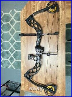 Bowtech Carbon Icon Compound Bow 50lb Drawback With Arrows and attachable holster