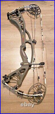 HOYT CARBON RX-3 BOW 27-30 50lb SIGNED BY MICHAEL WADDELL right hand