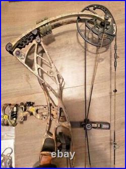 HOYT DEFIANT 30 BOW right hand 28-30 70LB new strings LOADED