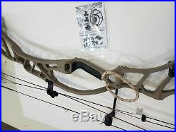 Hoyt Double XL Compound Bow, 60-70lbs, 29-32, Lucky Stops Included, Right Hand