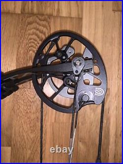 Hoyt Invicta 37 DCX Compound Bow Right-Handed 40-50 lbs, 28.5-30 Draw + Extras