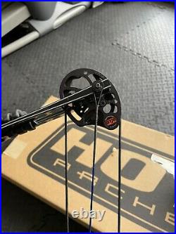 Hoyt Pro Comp Elite FX Bow Used For Advertising R/H 40-50lbs 24-25.5