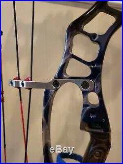 Hoyt Vecter 32 Blue & Black Flame 3d Target Bow 24 24.5/50-60lb/rh Excellent