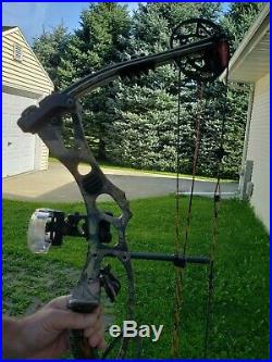 Hoyt Vectrix XT 500 Compound Bow Right Hand 70-80 lbs 28 Draw Length Extras