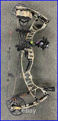 Hoyt Ventum 30 Compound Bow R/H 70 Lbs 28.5-30.0 Draw With Spot Hogg Sight