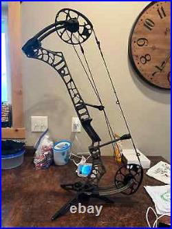 Mathews Phase 4 29 Compound Bow in Ambush Green RH 60# 28 85% 340fps