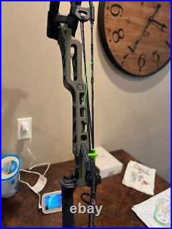 Mathews Phase 4 29 Compound Bow in Ambush Green RH 60# 28 85% 340fps