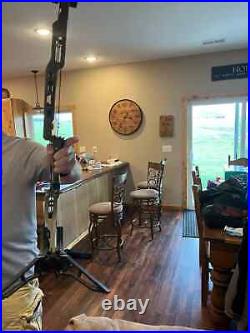 Mathews Phase 4 29 Compound Bow in Ambush Green RH 60# 28 85% 340fps