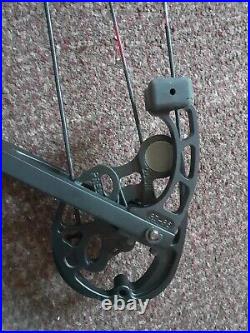 Mathews conquest prestige Compound Bow in red right Handed 40 lb 26.5 draw