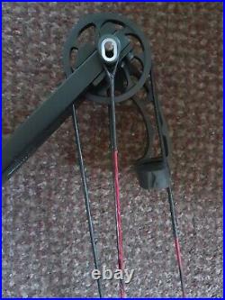 Mathews conquest prestige Compound Bow in red right Handed 40 lb 26.5 draw